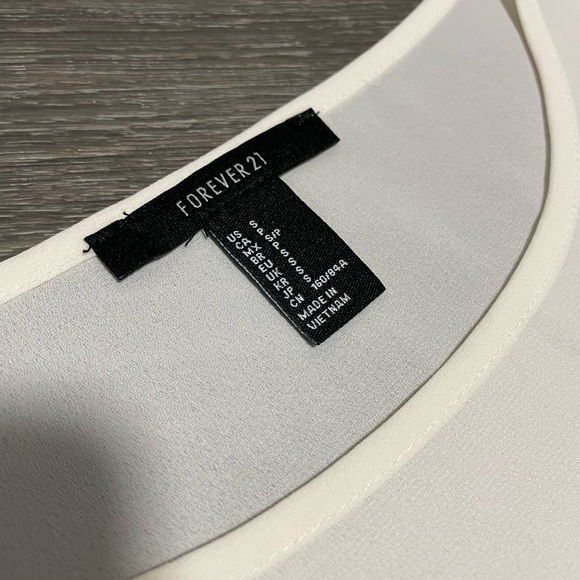 Sheer off-white top - Picture 2 of 3